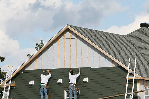 Professional Siding Inspection technician working in Medinah, IL